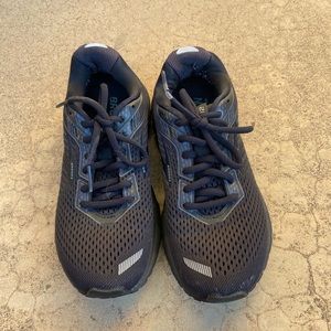 Brooks running ghost 12- women sz 7